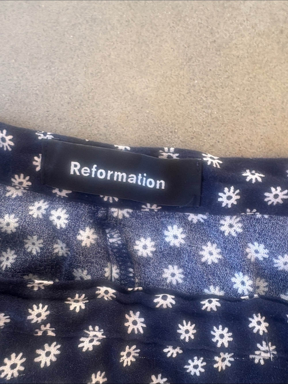 Reformation Betty wrap skirt- Size 8 - Picture 4 of 6